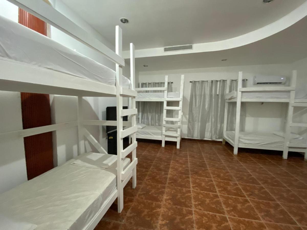 Beach Dorms Сан-Хуан Экстерьер фото